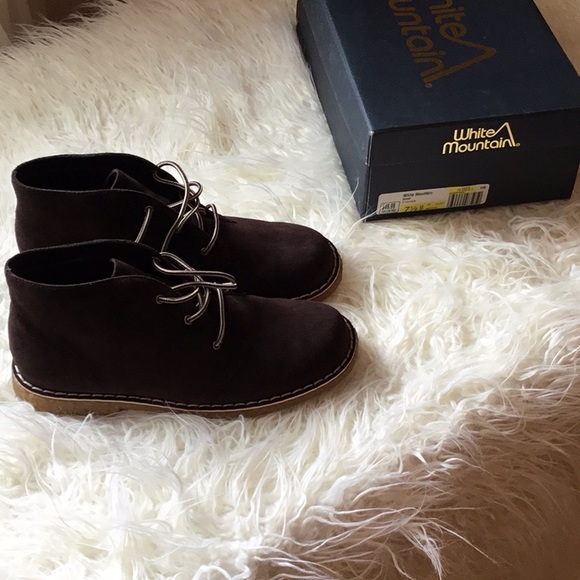 White Mountain Shoes - Ladies lace front ankle boots in size 7 1/2 M